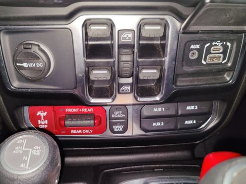 Used 2025 Jeep Wrangler Unlimited Rubicon 4xe w/ Convenience Group image 18