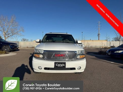 Used 2003 GMC Yukon Denali image 2