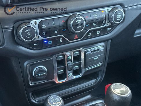 Used 2025 Jeep Wrangler Unlimited Sahara w/ Safety Group AWD/4WD image 21