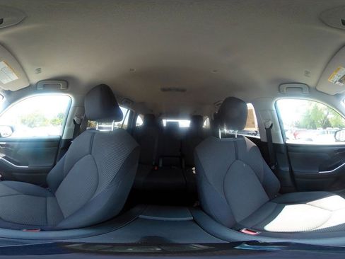 Used 2025 Toyota Highlander LE FWD image 45
