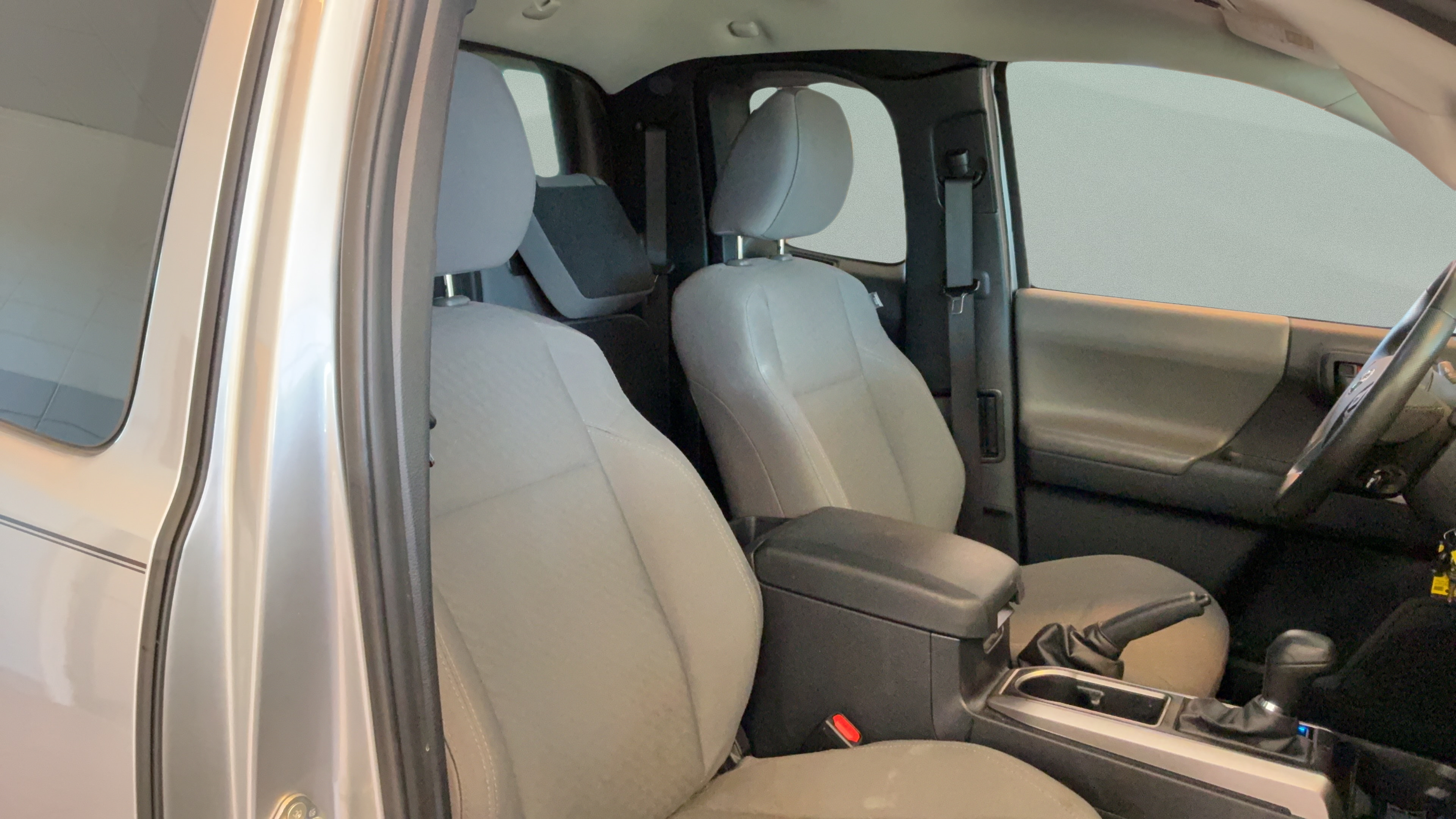 Used 2021 Toyota Tacoma SR5 RWD image 27