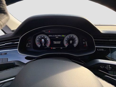 Used 2022 Audi Q8 Premium image 40