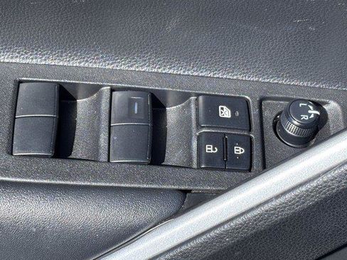 Used 2025 Toyota Corolla Cross XLE w/ Convenience Package AWD/4WD image 18