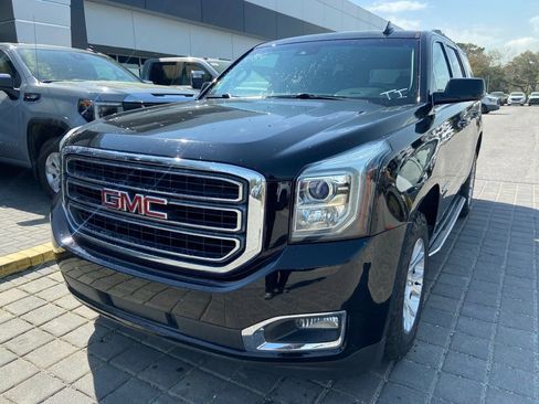 Used 2017 GMC Yukon SLT image 2