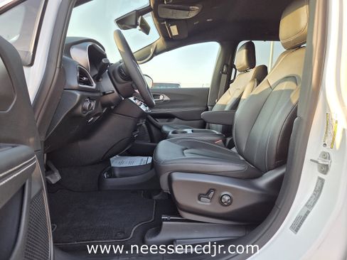 New 2026 Chrysler Voyager LX image 12