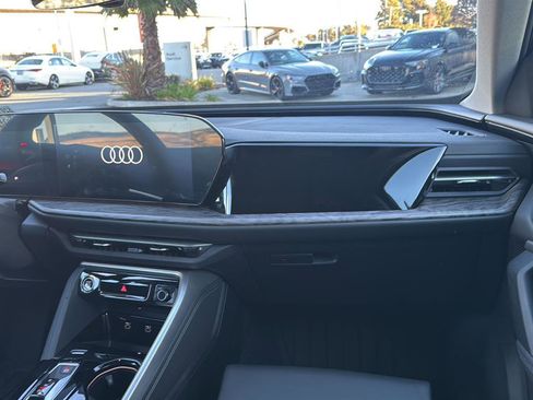 Used 2025 Audi Q5 Premium Plus w/ Premium Plus image 11