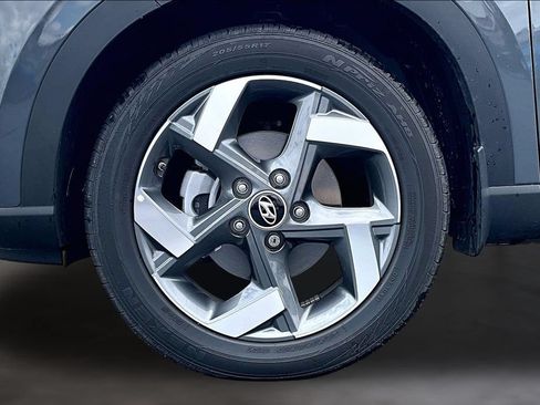 Used 2025 Hyundai Venue Limited FWD image 9