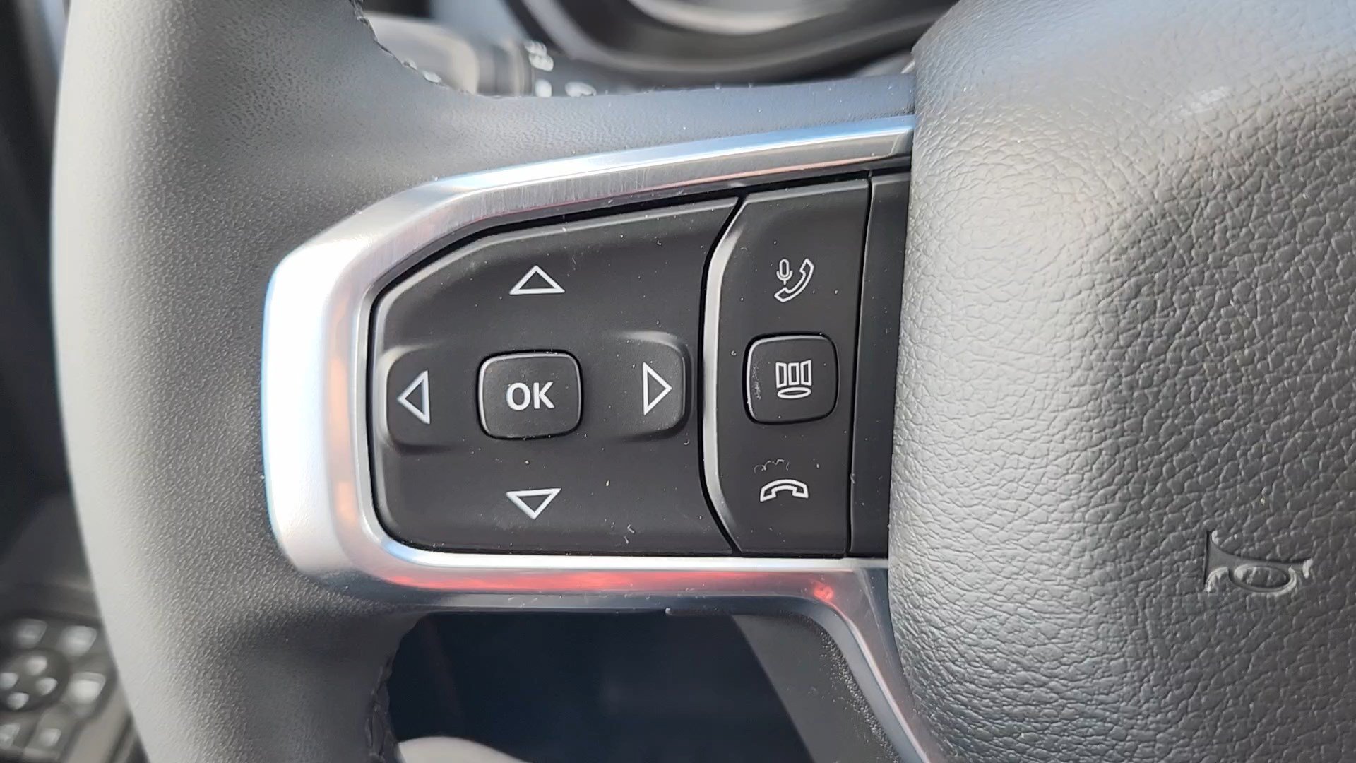 Used 2025 RAM 2500 Laramie AWD/4WD image 12