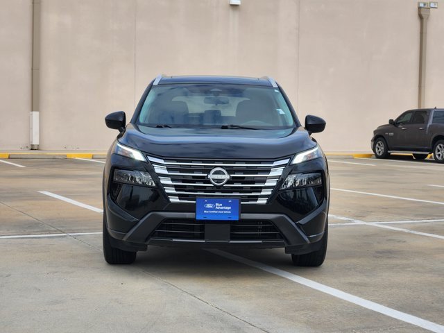 Used 2025 Nissan Rogue SV w/ SV Premium Package FWD image 2