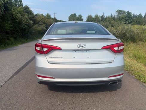 Used 2015 Hyundai Sonata SE w/ Option Group 09 FWD image 5