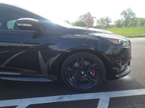 Used 2017 Ford Focus ST w/ Equipment Group 402A FWD image 4