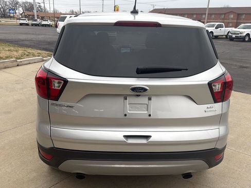 Used 2019 Ford Escape SE image 5
