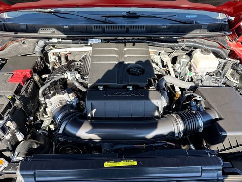 Used 2025 Nissan Frontier Pro-X image 17