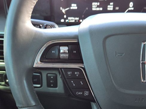 Used 2019 Lincoln Navigator Reserve image 22