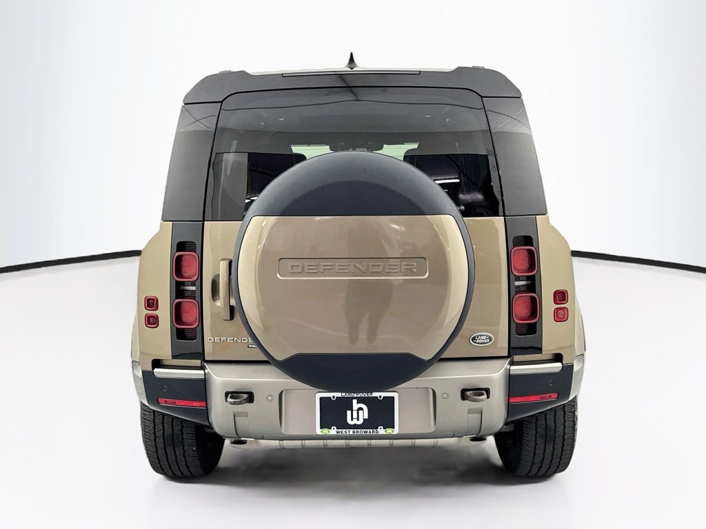 Certified 2022 Land Rover Defender 110 X-Dynamic HSE AWD/4WD image 6