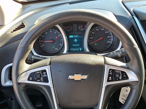 Used 2017 Chevrolet Equinox LT image 19