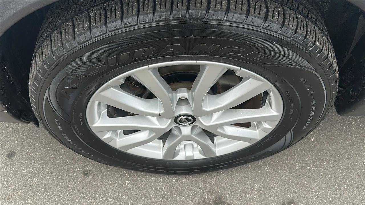 Used 2017 Nissan Rogue SV w/ SV Premium Package AWD/4WD image 18