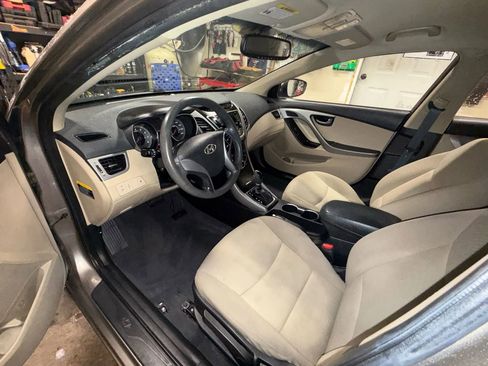 Used 2016 Hyundai Elantra SE image 16