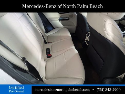 Used 2024 Mercedes-Benz GLC 300 4MATIC image 23