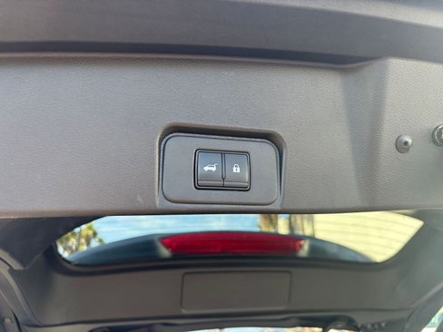 Used 2025 Nissan Rogue SV AWD/4WD image 23