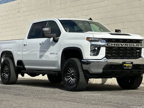 Used 2021 Chevrolet Silverado 2500 LT w/ Fleet Comfort Package AWD/4WD image 1