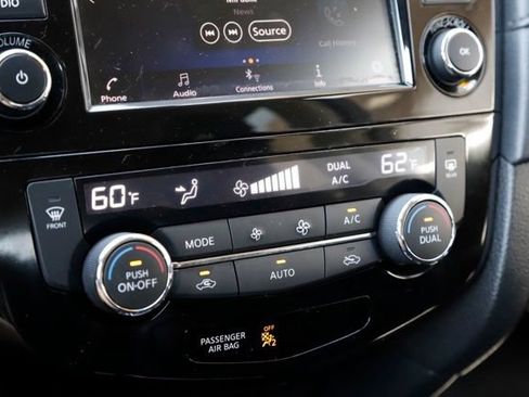 Used 2019 Nissan Rogue SV AWD/4WD image 25