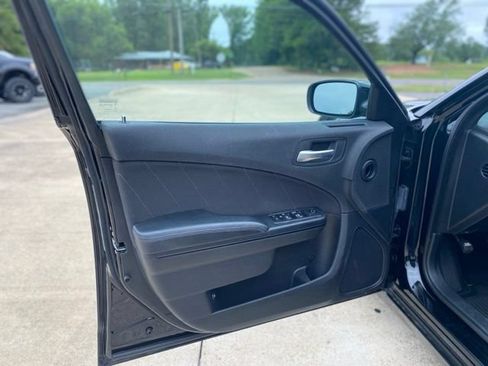 Used 2019 Dodge Charger SXT w/ Blacktop Package RWD image 18