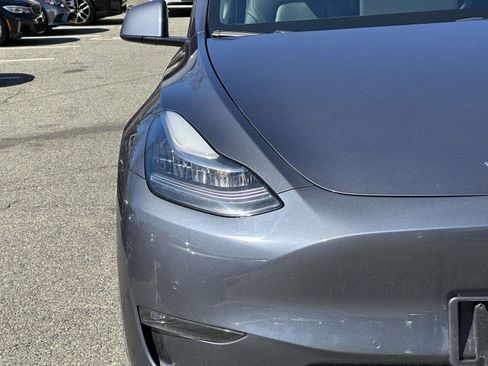 Used 2022 Tesla Model Y Long Range AWD/4WD image 9