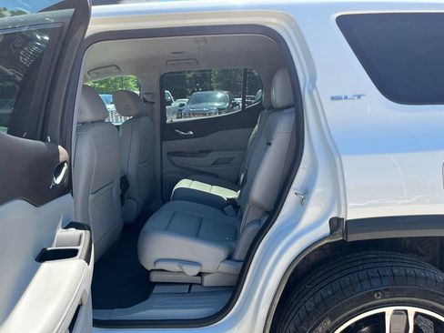 Used 2023 GMC Acadia SLT w/ Preferred Package FWD image 27