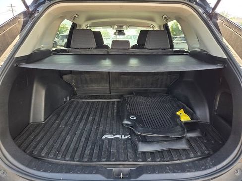 Used 2022 Toyota RAV4 LE AWD/4WD image 17