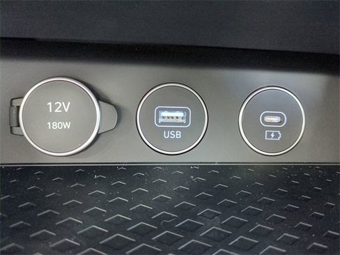 Certified 2025 Genesis G70 2.5T image 20