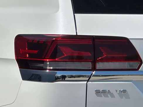 Used 2023 Volkswagen Atlas SEL Premium image 8