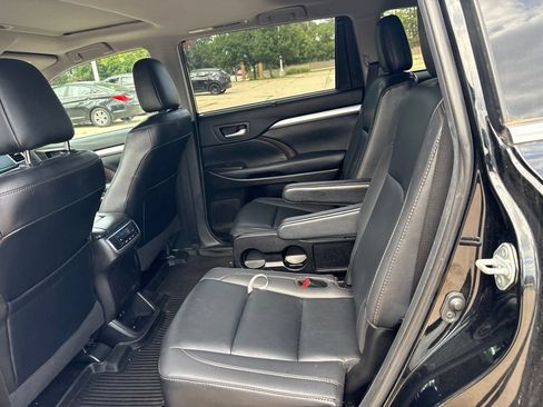 Used 2019 Toyota Highlander XLE AWD/4WD image 21