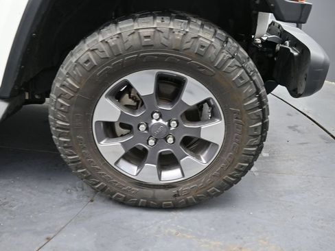 Used 2018 Jeep Wrangler Unlimited Sahara AWD/4WD image 15