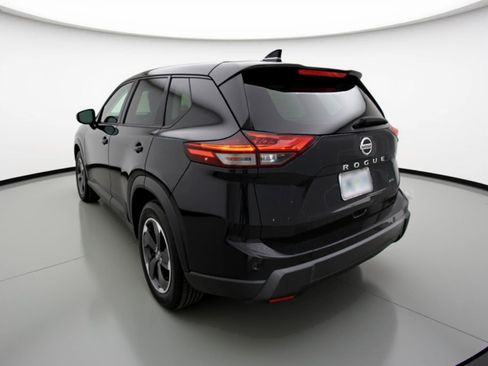 Used 2025 Nissan Rogue SV AWD/4WD image 6