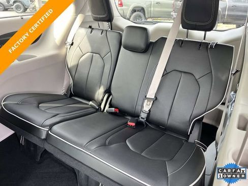 Certified 2024 Chrysler Pacifica Limited image 20