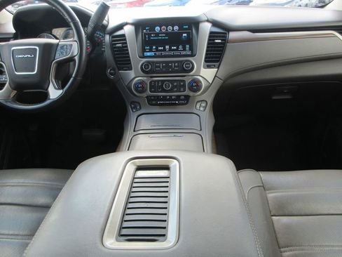 Used 2020 GMC Yukon XL Denali image 17