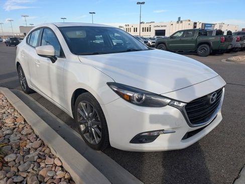 Used 2018 MAZDA MAZDA3 Grand Touring image 3