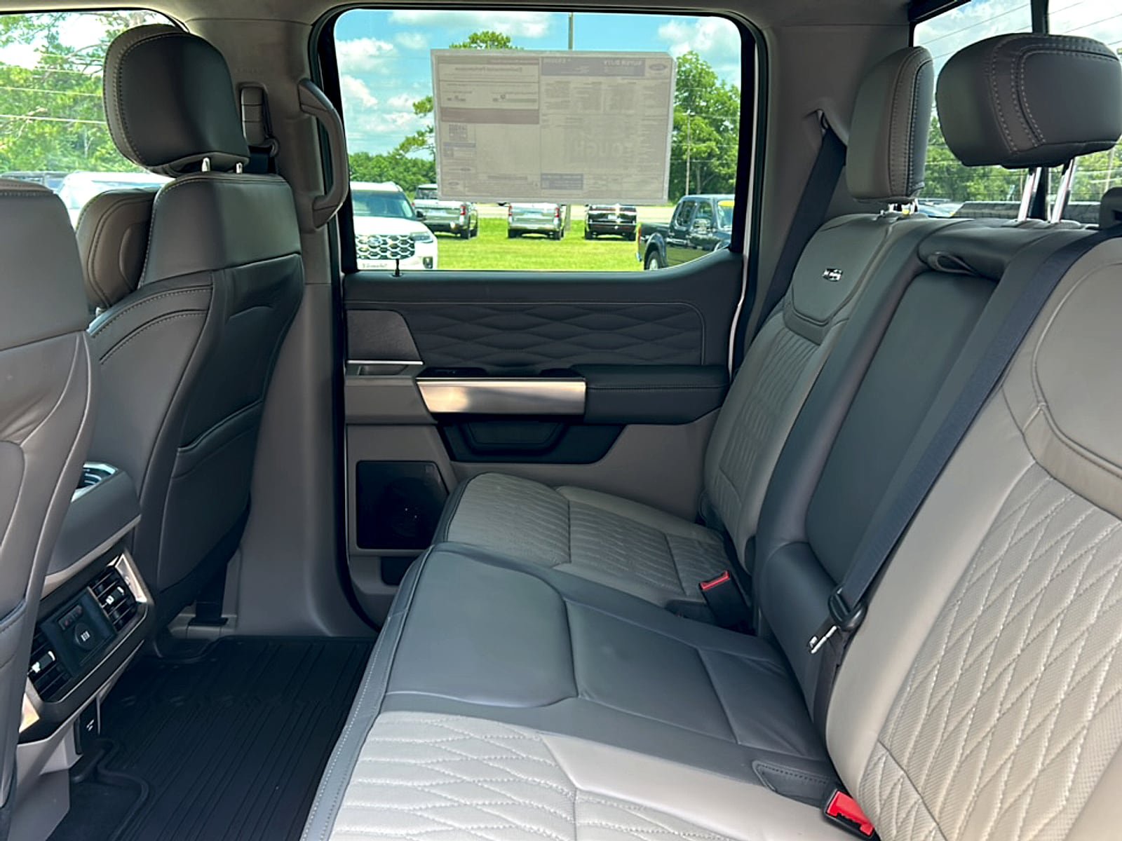 New 2026 Ford F250 Platinum w/ Platinum Plus Package AWD/4WD image 7