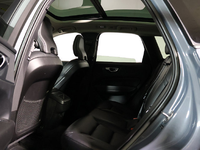 Used 2023 Volvo XC60 B5 Core AWD/4WD image 14
