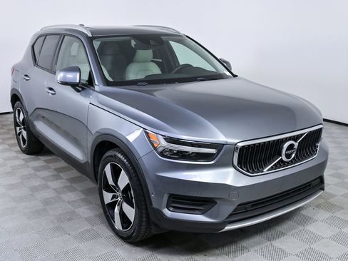 Used 2019 Volvo XC40 T5 Momentum image 24