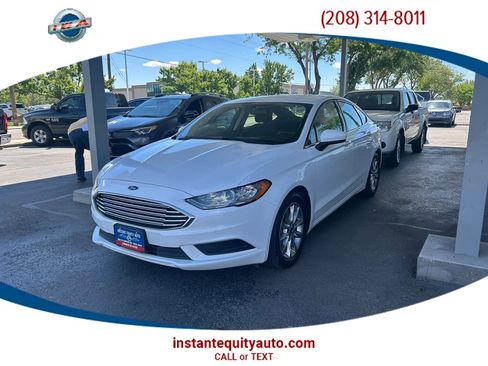 Used 2017 Ford Fusion SE FWD image 1