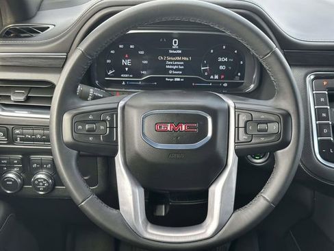 Used 2024 GMC Yukon XL SLT image 21