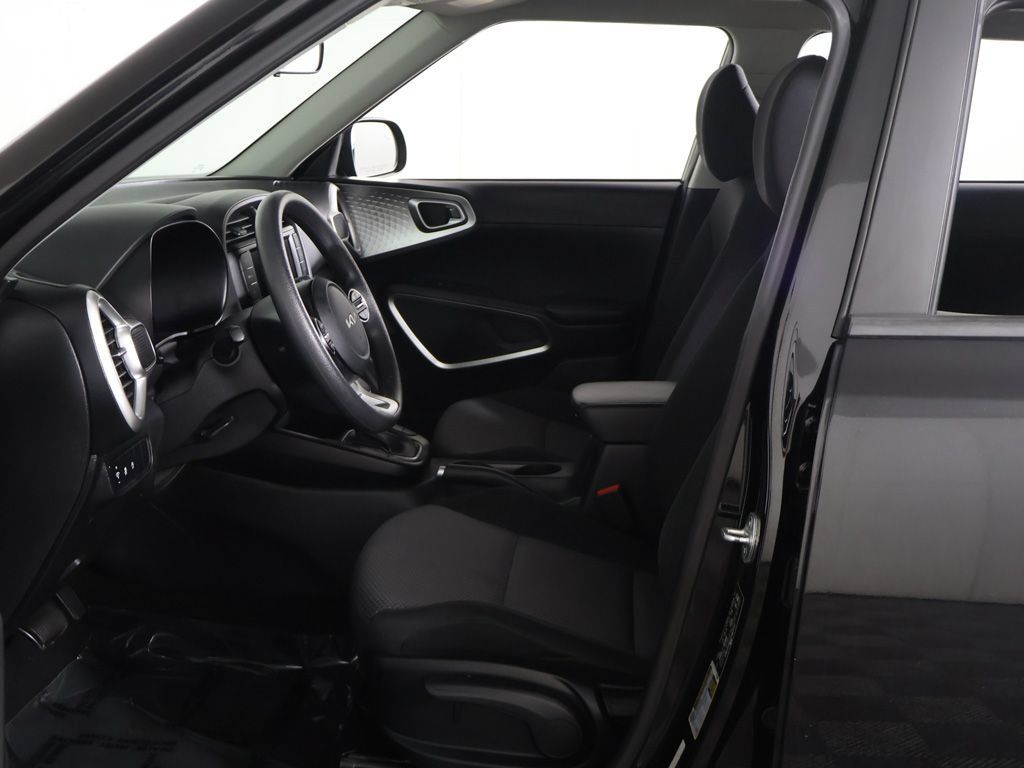Used 2023 Kia Soul LX w/ LX Technology Package FWD image 22