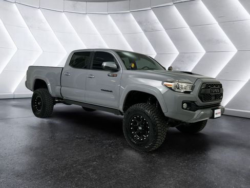 Used 2020 Toyota Tacoma TRD Sport w/ Technology Package AWD/4WD image 1