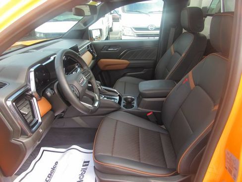 Used 2025 GMC Canyon AT4 w/ Technology Plus Package AWD/4WD image 15