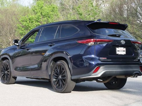 Used 2023 Toyota Highlander XSE image 4