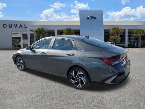 Used 2025 Hyundai Elantra Limited FWD image 6