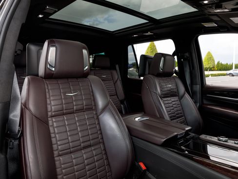Used 2021 Cadillac Escalade Premium Luxury Platinum RWD image 44