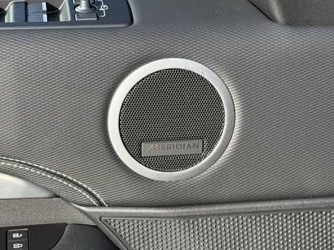 Certified 2025 Land Rover Discovery Dynamic SE image 15